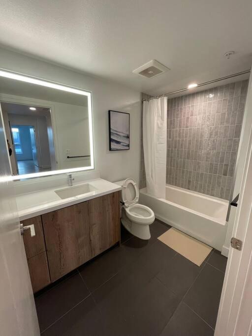 Stylish Westwood - Steps From Ucla-2 Bedroom 2 Bath Apartment *
