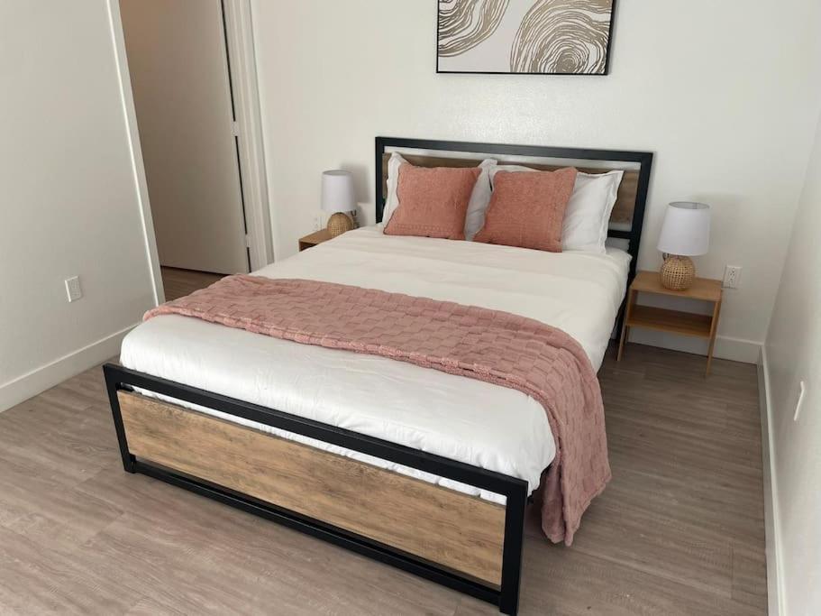 Stylish Westwood - Steps From Ucla-2 Bedroom 2 Bath Los Angeles