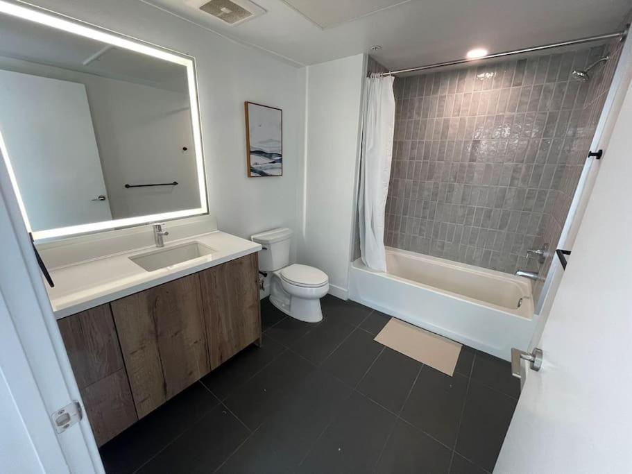 Stylish Westwood - Steps From Ucla-2 Bedroom 2 Bath